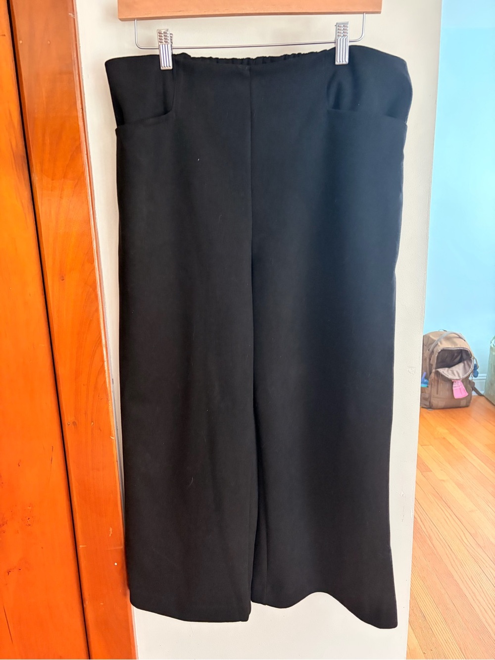 Tahari Black Elastic-Waist Trousers